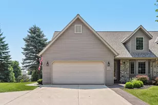 W203N16184 Pin Oak Cir, Jackson, WI 53037 - Photo 3