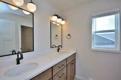 N53W19954  Kingair Dr, Menomonee Falls, WI 53051 - Photo 23