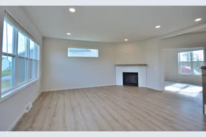 N53W19954  Kingair Dr, Menomonee Falls, WI 53051 - Photo 13