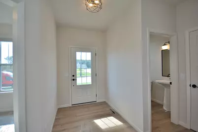 N53W19954  Kingair Dr, Menomonee Falls, WI 53051 - Photo 7