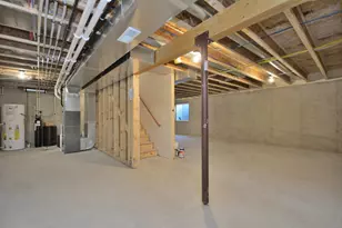 N53W19954 Kingair Dr, Menomonee Falls, WI 53051 - Photo 37