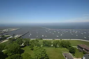 2525 S Shore Dr, Milwaukee, WI 53207 - Photo 27