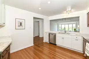 2525 S Shore Dr, Milwaukee, WI 53207 - Photo 15