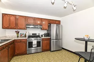 2525 S Shore Dr, Milwaukee, WI 53207 - Photo 13