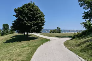 2525 S Shore Dr, Milwaukee, WI 53207 - Photo 29