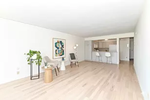 2525 S Shore Dr, Milwaukee, WI 53207 - Photo 9