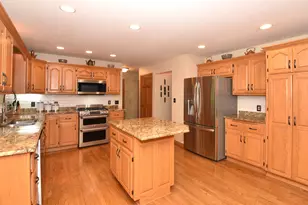 4562 W Martinton Ct, Franklin, WI 53132 - Photo 3