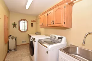 4562 W Martinton Ct, Franklin, WI 53132 - Photo 23