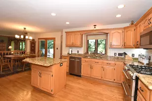 4562 W Martinton Ct, Franklin, WI 53132 - Photo 5