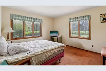 1168 W Manor Ln, River Hills, WI 53217 - Photo 13