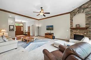 W238N7214 Michele Ln, Sussex, WI 53089 - Photo 3