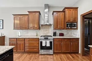 W238N7214 Michele Ln, Sussex, WI 53089 - Photo 5