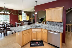 9729 W Prairie Grass Way, Franklin, WI 53132 - Photo 25