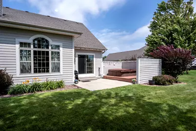 9729 W Prairie Grass Way, Franklin, WI 53132 - Photo 7