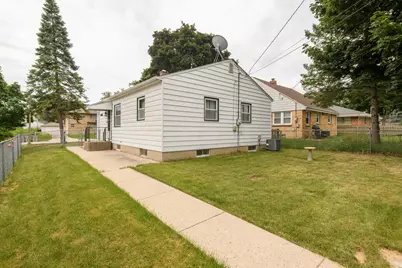8220 W Keefe Ave, Milwaukee, WI 53222 - Photo 5