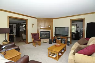 7825 W Puetz Rd, Franklin, WI 53132 - Photo 5