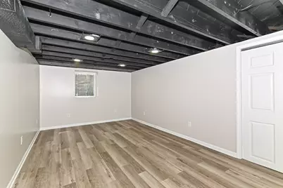 7702 W Keefe Ave, Milwaukee, WI 53222 - Photo 27