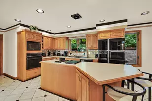 16645 Tanglewood Dr, Brookfield, WI 53005 - Photo 19