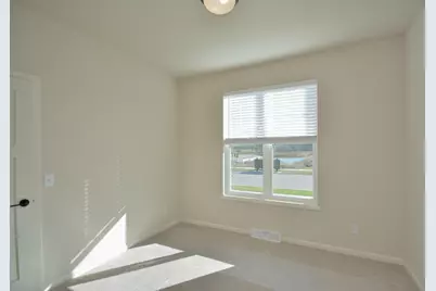 N53W19928  Kingair Dr, Menomonee Falls, WI 53051 - Photo 9