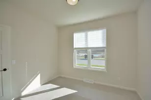 N53W19928 Kingair Dr, Menomonee Falls, WI 53051 - Photo 9