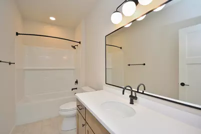 N53W19928  Kingair Dr, Menomonee Falls, WI 53051 - Photo 11