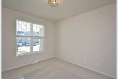 N53W19928  Kingair Dr, Menomonee Falls, WI 53051 - Photo 7