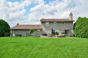 8521 W Lake Pointe Dr, Franklin, WI 53132 - Photo 27