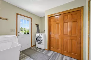 8521 W Lake Pointe Dr, Franklin, WI 53132 - Photo 15