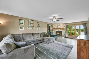 8521 W Lake Pointe Dr, Franklin, WI 53132 - Photo 5