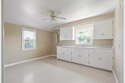 5810 N Green Bay Ave, Glendale, WI 53209 - Photo 25