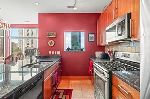 1550 E Royall Pl, Milwaukee, WI 53202 - Photo 9