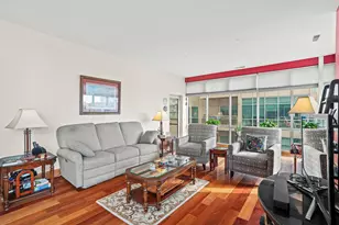 1550 E Royall Pl, Milwaukee, WI 53202 - Photo 3