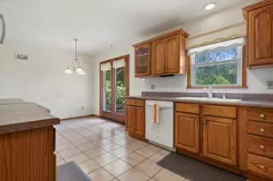 6954 S 109th St, Franklin, WI 53132 - Photo 9