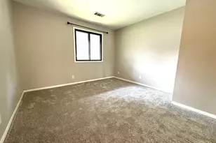 368 Park Hill Dr, Pewaukee, WI 53072 - Photo 9