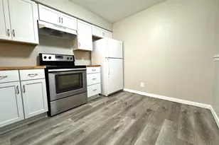 368 Park Hill Dr, Pewaukee, WI 53072 - Photo 5