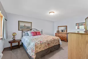 1117 E Sweetbriar Ln, Hartland, WI 53029 - Photo 27