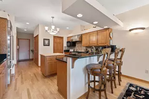 1117 E Sweetbriar Ln, Hartland, WI 53029 - Photo 9