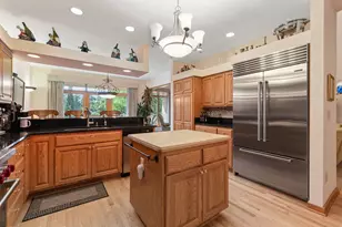 1117 E Sweetbriar Ln, Hartland, WI 53029 - Photo 11