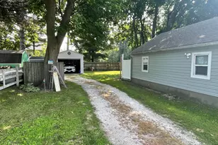 3217 Prairie St, Two Rivers, WI 54241 - Photo 11