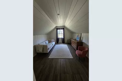 5828 W Hayes Ave, West Allis, WI 53219 - Photo 9