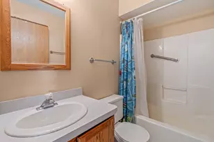 7204 S Countryside Dr, Franklin, WI 53132 - Photo 17