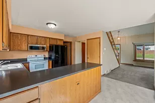 7204 S Countryside Dr, Franklin, WI 53132 - Photo 13