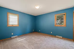 7204 S Countryside Dr, Franklin, WI 53132 - Photo 15