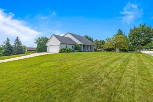 7204 S Countryside Dr, Franklin, WI 53132 - Photo 33