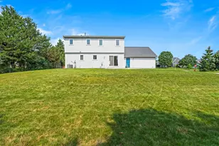 7204 S Countryside Dr, Franklin, WI 53132 - Photo 31