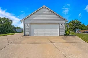 7204 S Countryside Dr, Franklin, WI 53132 - Photo 27