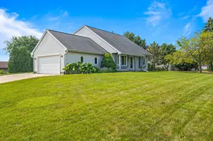 7204 S Countryside Dr, Franklin, WI 53132 - Photo 35