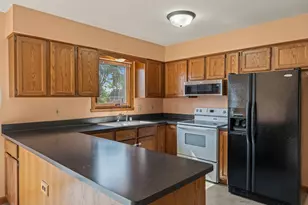 7204 S Countryside Dr, Franklin, WI 53132 - Photo 7