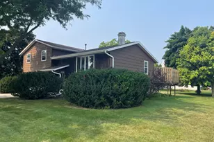 230 Harvest Ct, Manitowoc, WI 54220 - Photo 3