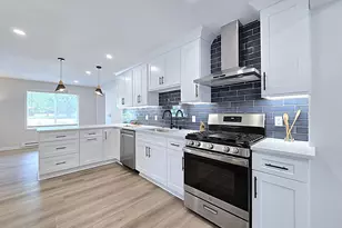 2811 W Acre Ave, Franklin, WI 53132 - Photo 7